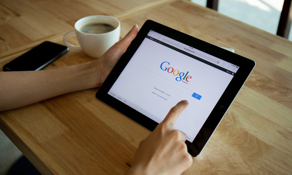 Google Suggest : Comment faire apparaître votre marque en position -1 | Agence 1min30